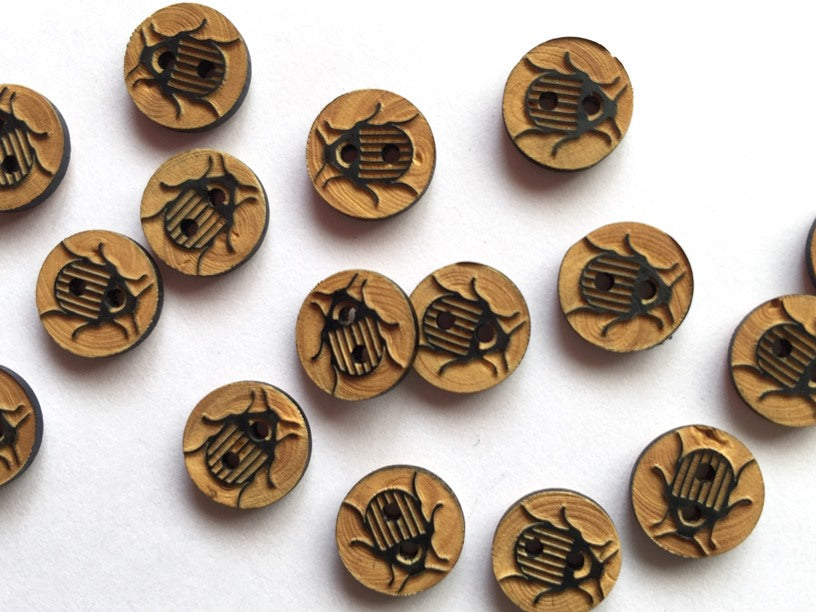 Textile Garden - Wooden Buttons - 12mm - Black Beetle