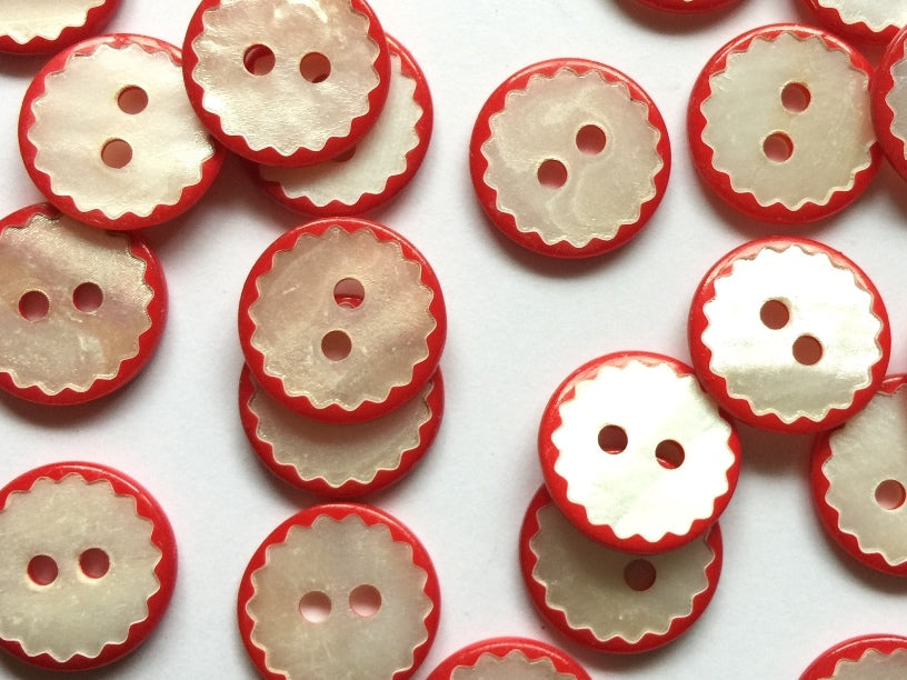 Textile Garden - Shell Buttons with Scallop Edge - 13mm - Various Colors
