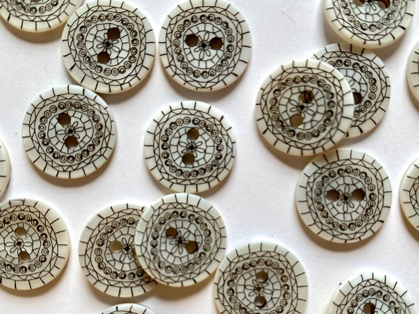 Textile Garden - Shell Buttons - 15mm - White Matte with Lace Design