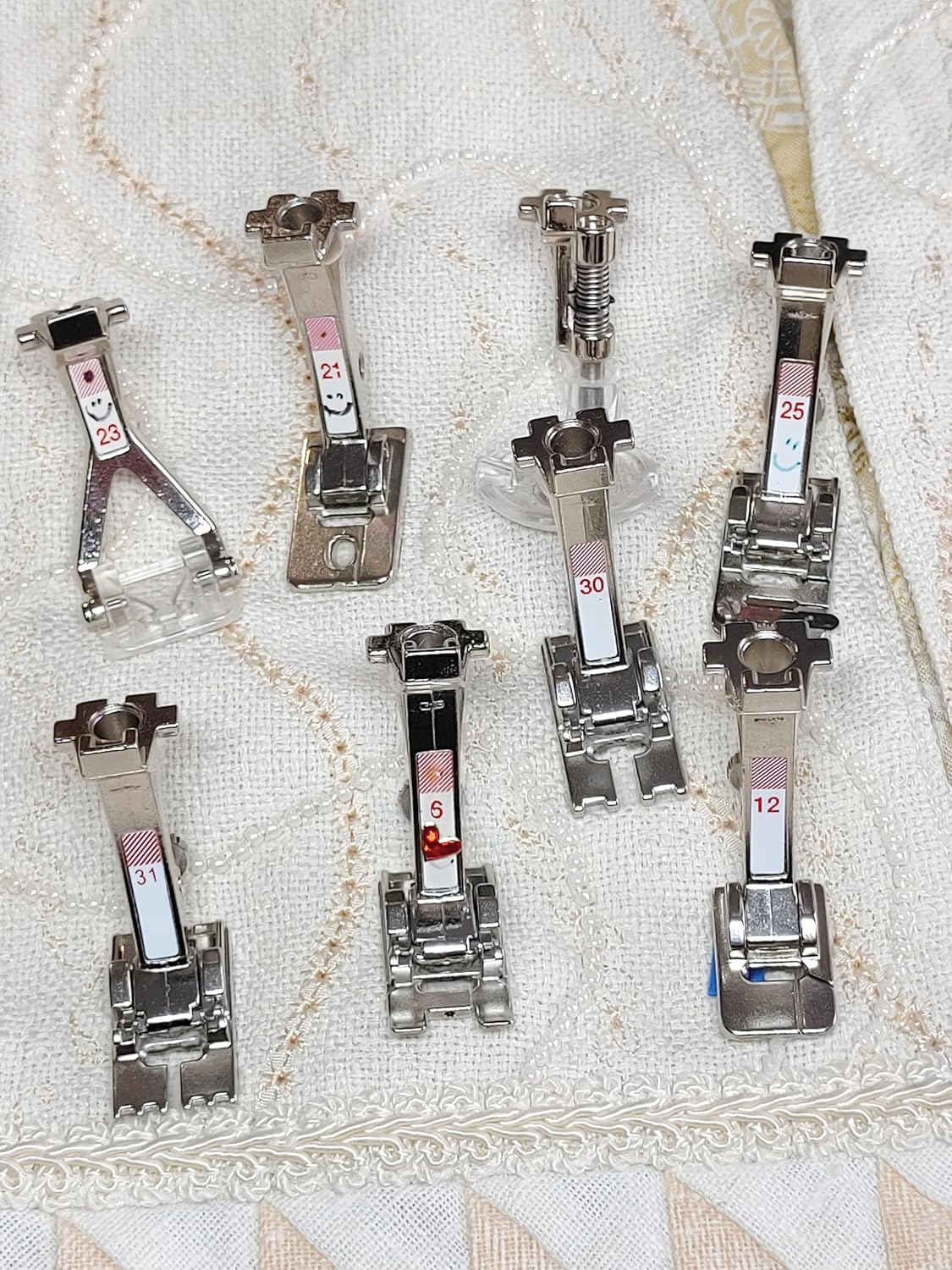 Ultimate Guide to Sewing Machine Feet: Choose, Use, and Troubleshoot Your Machine Feet for Success - Shelley Scott-Tobisch and Bernie Tobisch