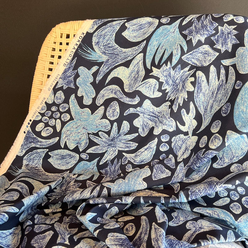 Kokka - Cotton/Linen Lightweight Canvas - Chalk-Drawn Abstract Floral - Blue