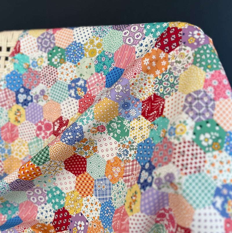 Marcus Fabrics - Aunt Grace Goes Scrappy - Hexagon - Multi