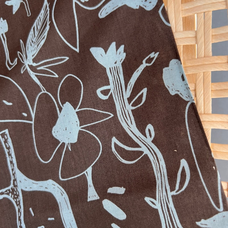 Hokkoh - Cotton Lawn - Simple Flowers - Espresso and Sky