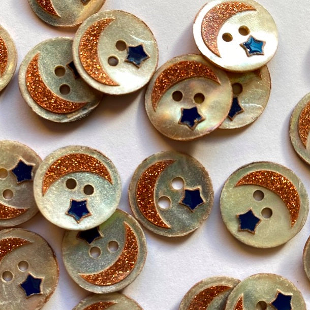 Textile Garden - Natural Shell Button - 14mm - Glitter Moon and Glossy Star