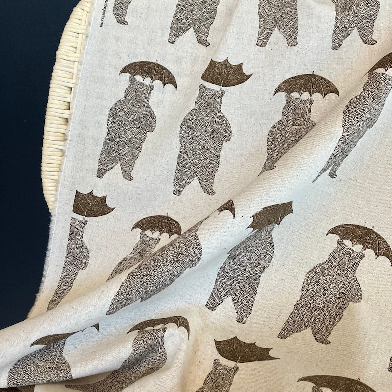 Koizumi - Lightweight Linen/Cotton Canvas - Bears with Umbrellas - Natural
