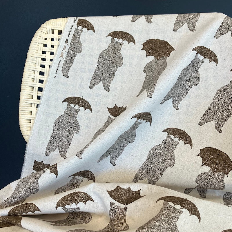Koizumi - Lightweight Linen/Cotton Canvas - Bears with Umbrellas - Natural