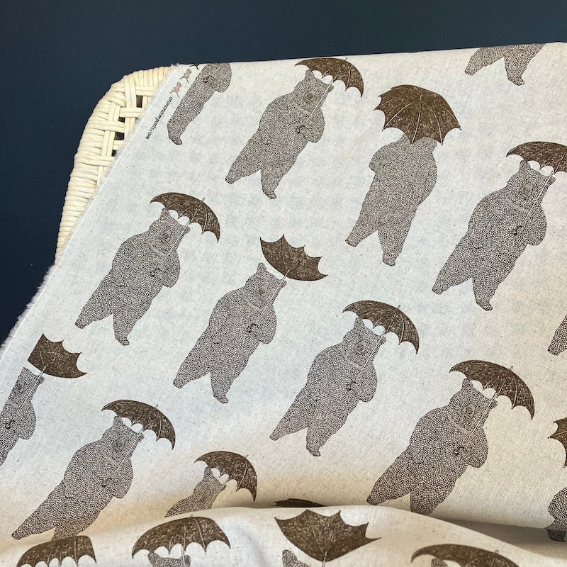 Koizumi - Lightweight Linen/Cotton Canvas - Bears with Umbrellas - Natural