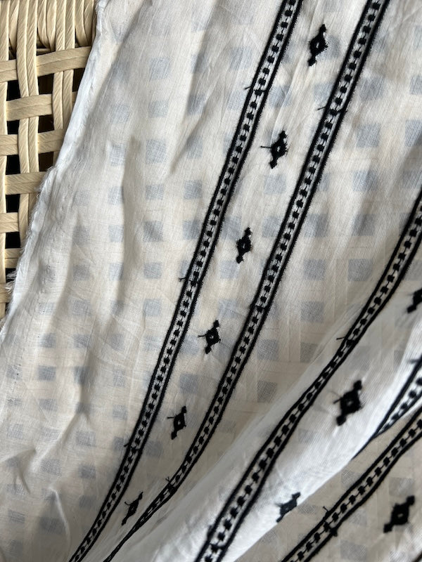 Hokkoh - Embroidered Cotton - Black on White