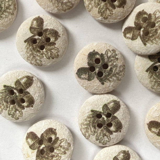 Textile Garden - Recycled Cotton Button - 18mm - Off-White with Oak Leaf and Acorn
