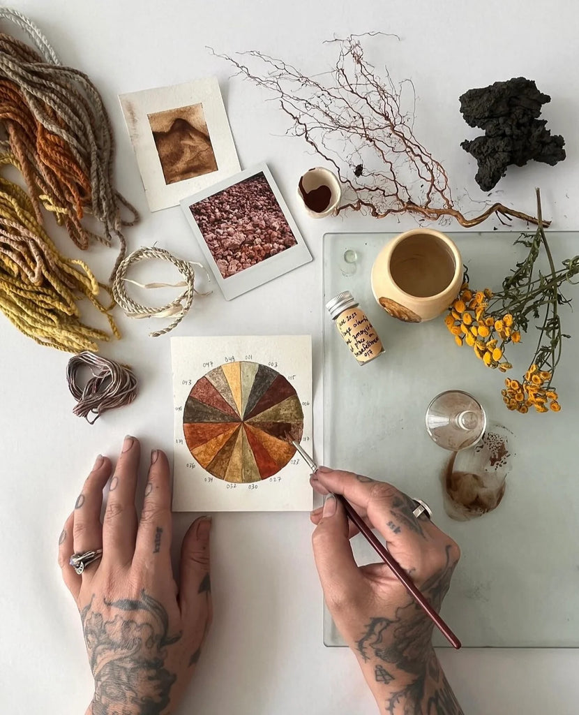 Gathering Colour: Foraging Magic & Making Art From the World Around Yo ...