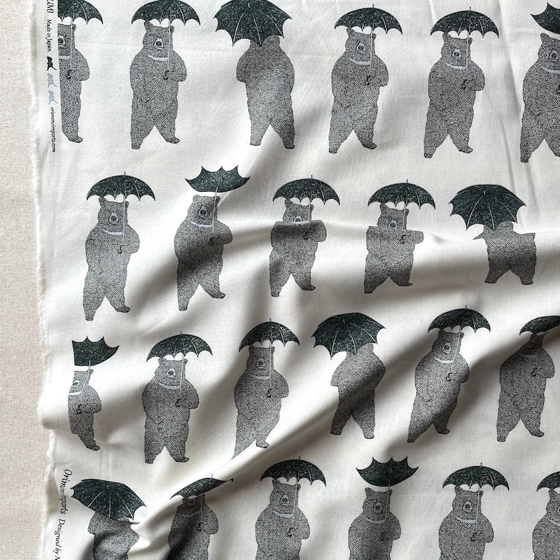 Koizumi - Lightweight Linen/Cotton Canvas - Bears with Umbrellas - Cream