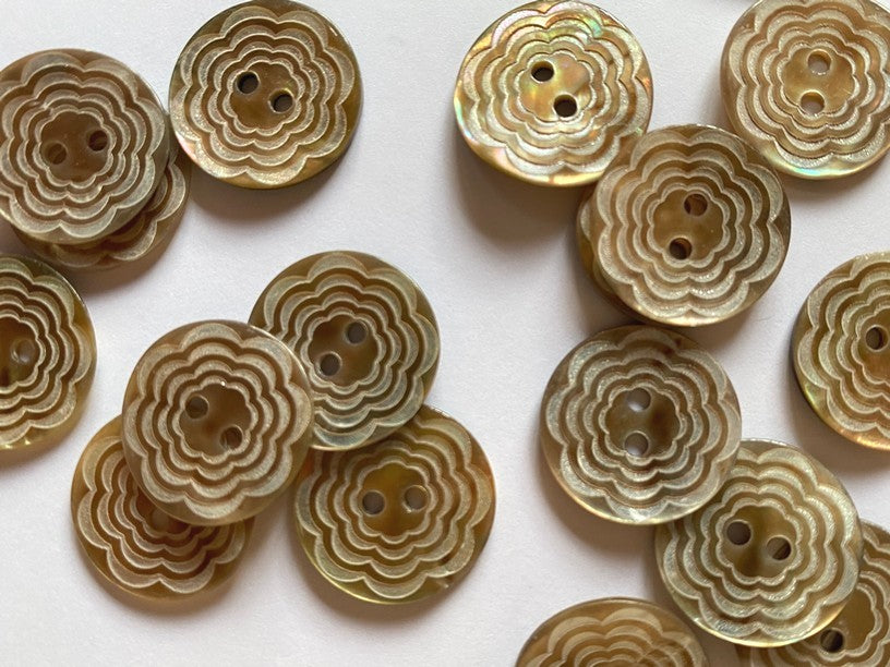 Textile Garden - Shell Button - 18mm - Laser Flower - Various Colors