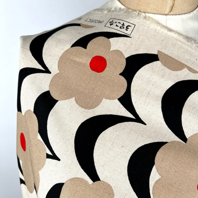 Kobayashi - Lightweight Canvas - Big Flowers - Black and Tan on Flax fabric
