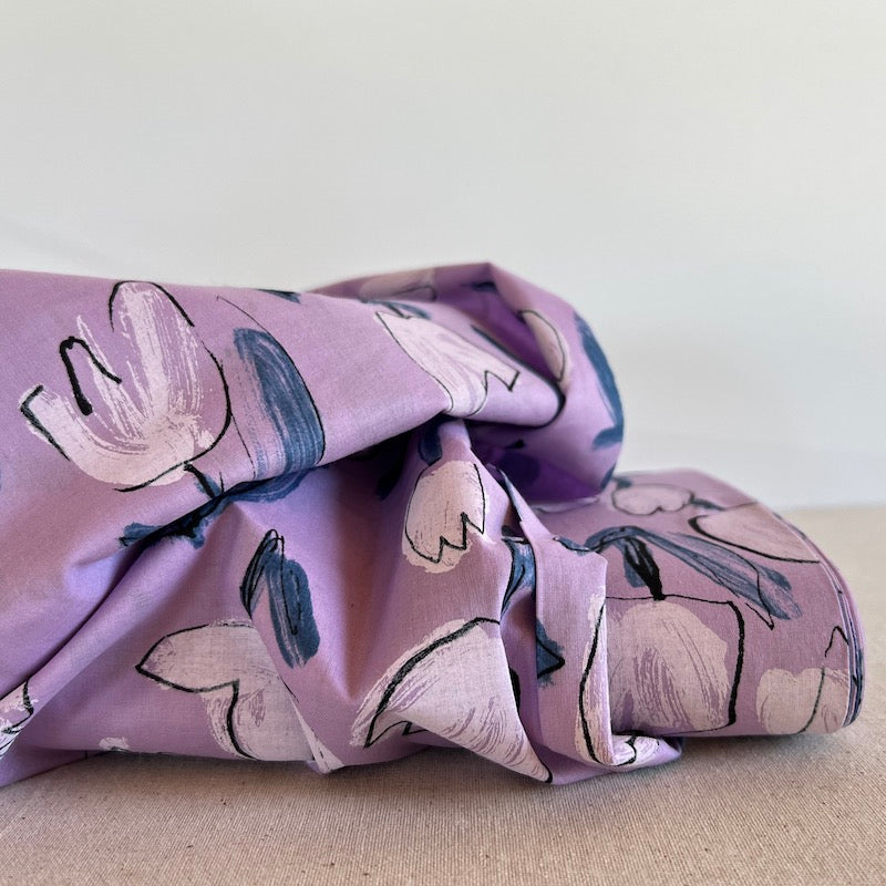 Hokkoh - Cotton Lawn - Painterly Tulips - White on Lavender fabric