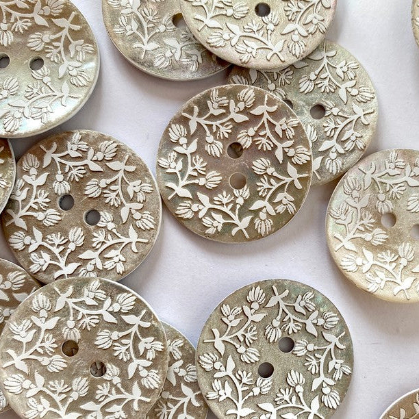 Textile Garden - Natural Shell Button - 22mm - Floral Design - Various Colors