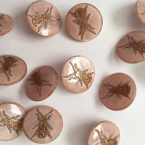 Textile Garden - Shell Button - 15mm - Rose Gold Glitter Beetle Button