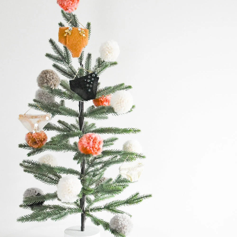 UndieOrnaments-0233-4_8137414a-fa7d-483d-8198-af59e943f747.webp