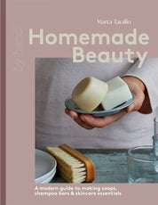 Book cover of 'Homemade Beauty' by Marta Tarallo with a person holding soap bars.
