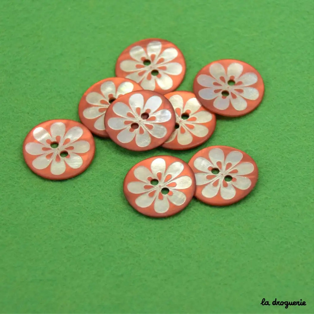 La Droguerie - 2 Hole Shell Button - 20mm - Daisy - Various Colors