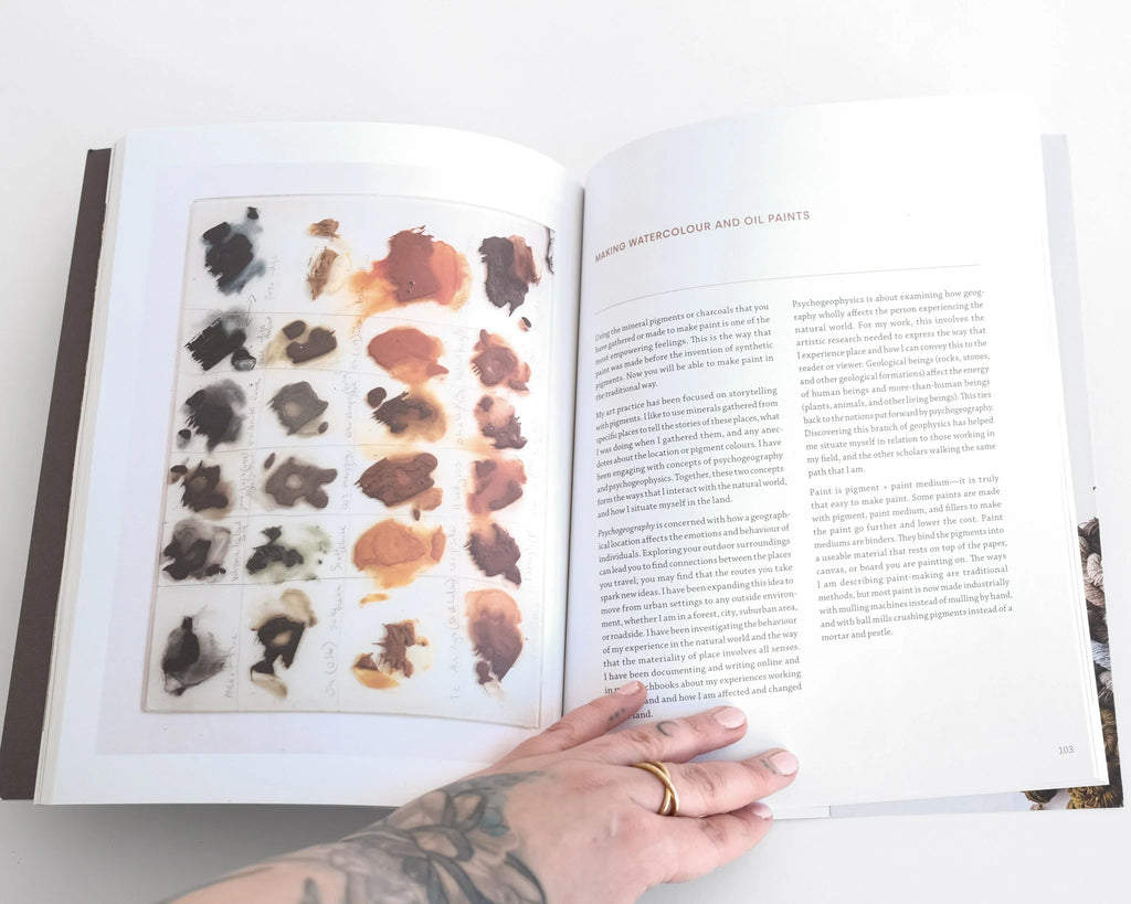 Gathering Colour: Foraging Magic & Making Art From the World Around You - Caitlin Ffrench