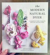 Modern Natural Dyer: A Comprehensive Guide to Dyeing Silk, Wool, Linen and Cotton at Home - Kristine Vejar