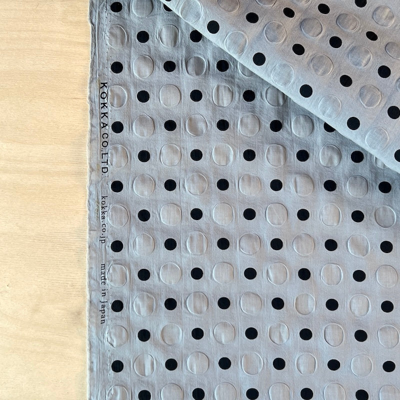 Kokka - Salt-shrunk Cotton Lawn - Gray Dot
