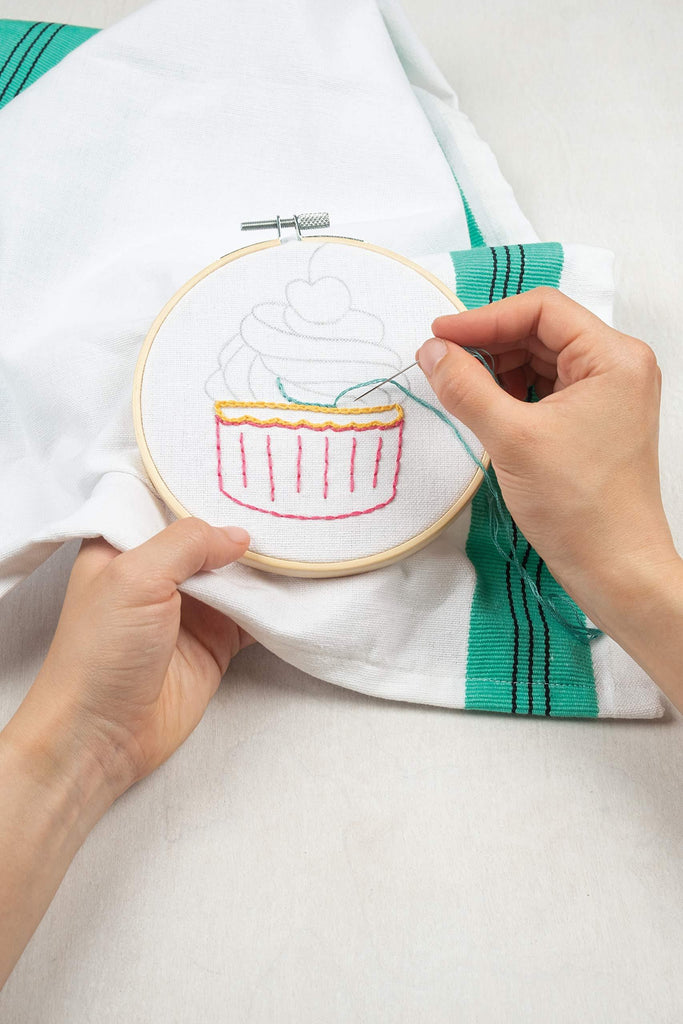 Everyday Embroidery For Modern Stitchers - 50 Iron-On Designs - 15 Projects Anyone Can Make - Megan Eckman